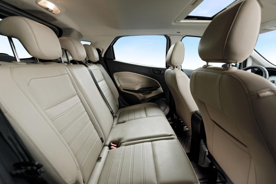 Интерьер Ford EcoSport Titanium 2018 года  (LA) (фото 5 из 24)